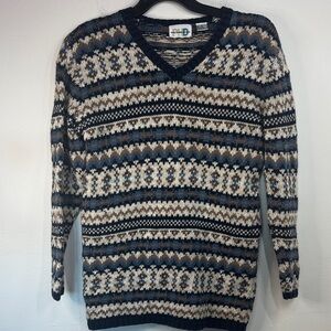 V-Neck Patterned Sweater in Blue and Cream Knit Size M